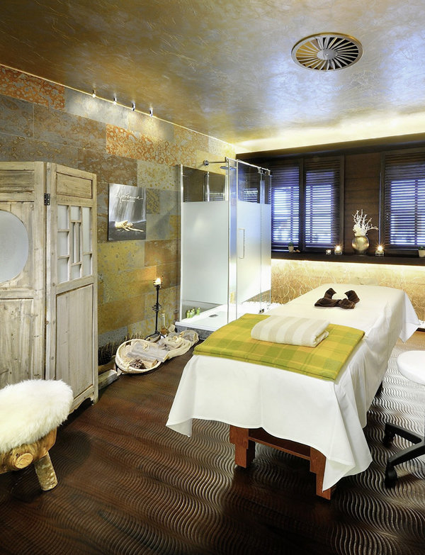 Massage- und Behandlungsraum im Wellnessbereich