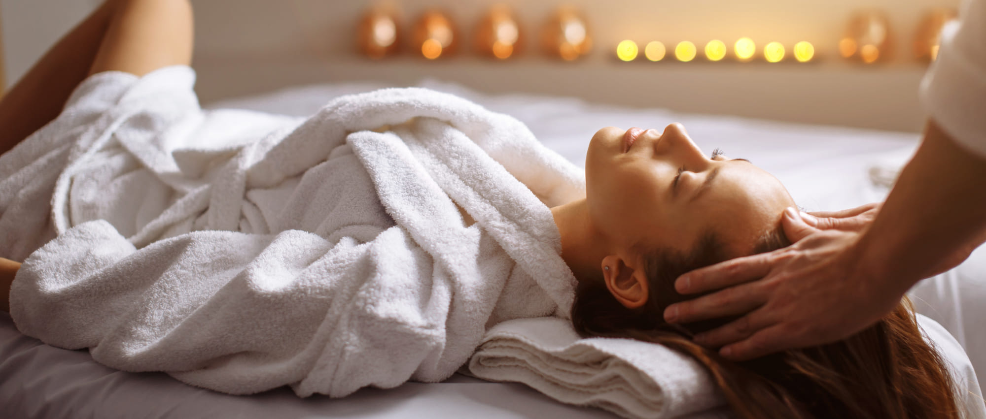 Wohltuende Behandlung beim Wellnessurlaub © shutterstock.com