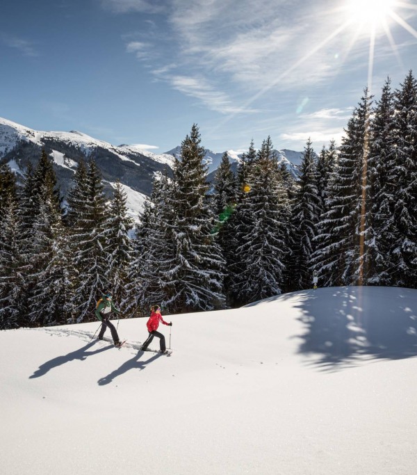 Schneeschwandern im Winterurlaub in Österreich © saalbach.com, Mirja Geh