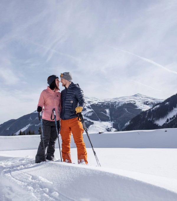 Winterwanderung zu zweit © saalbach.com, Matthias Kendler-makeArt