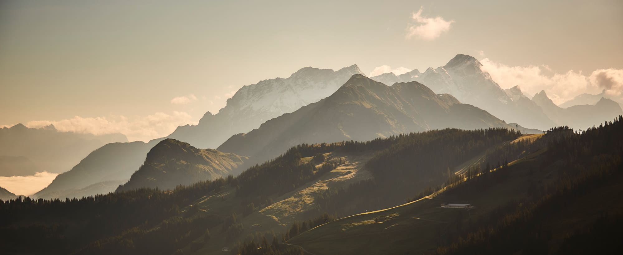 Atemberaubende Bergkulissen in Saalbach Hinterglemm, Österreich © saalbach.com, Daniel Roos